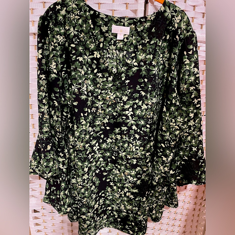Belle by Kim Gravel Green Print Blouse with flounced sleeves. Tunic length.